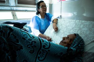 Nuskurdusios ligoninės gąsdina COVID-19 ligonius: daugiau šansų išgyventi gydantis namie