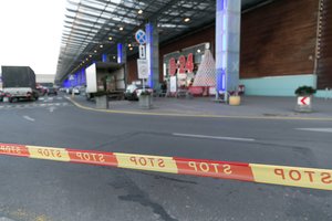 Parduotuvės baigė dieną gyvendamos pagal naują tvarką: problemų – su kaupu