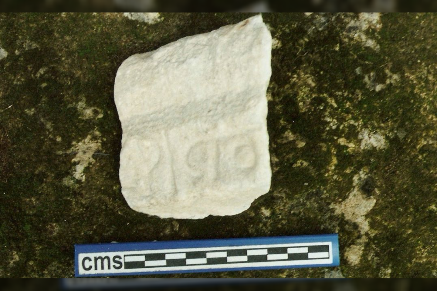 Graikiško užrašo fragmentas ant kolonos fragmento, maždaug 1500 metų senumo.<br> K. Darko nuotr.