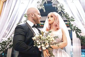 Netradicinis seksas vyrą nuvedė iki santuokos su pripučiamąja lėle