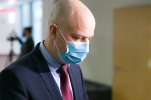 A. Veryga: bandymas koronavirusą valdyti lokaliais karantinais buvo klaida