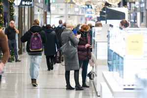 Pažeidus saviizoliaciją gresia tūkstantinės baudos ar net kalėjimas: darbuotojus ragina pranešti apie kolegas