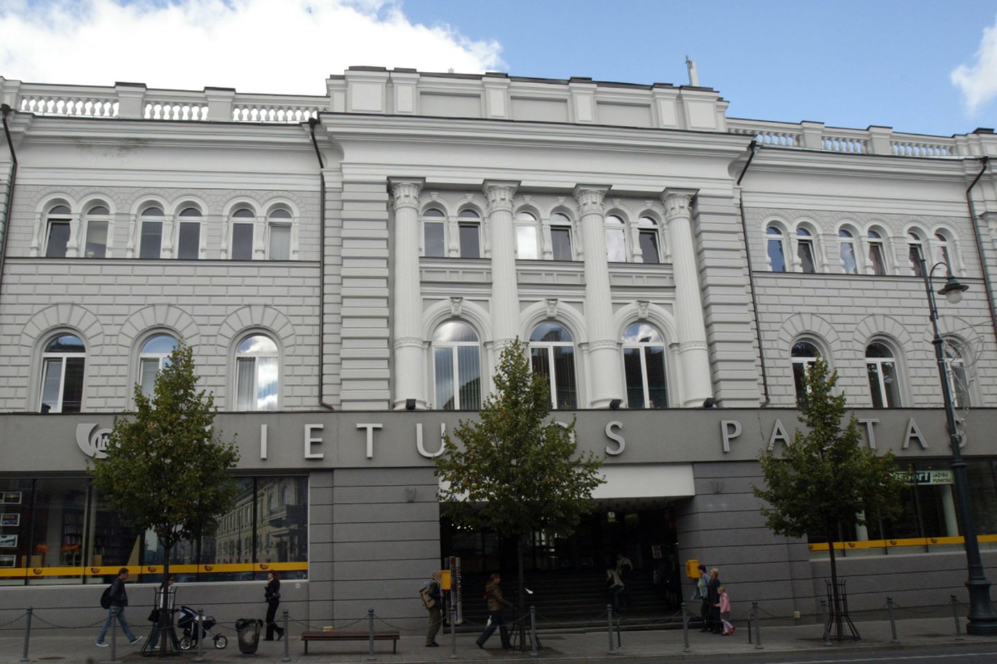 Sostinės centrinio pašto pastatas parduotas pirmame 2019 metų gruodį rengtame aukcione.<br>V.Kapočiaus nuotr.