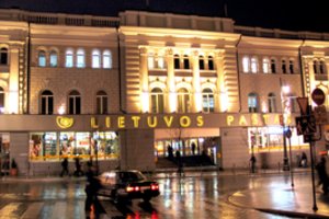 Rinkoje pasiskolino 8 mln. eurų – už juos pirks Vilniaus centrinį paštą