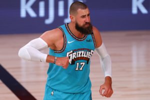 Metimą gerinantis J. Valančiūnas – apie lyderystę „Grizzlies“ klube ir karantininę barzdos priežiūrą 