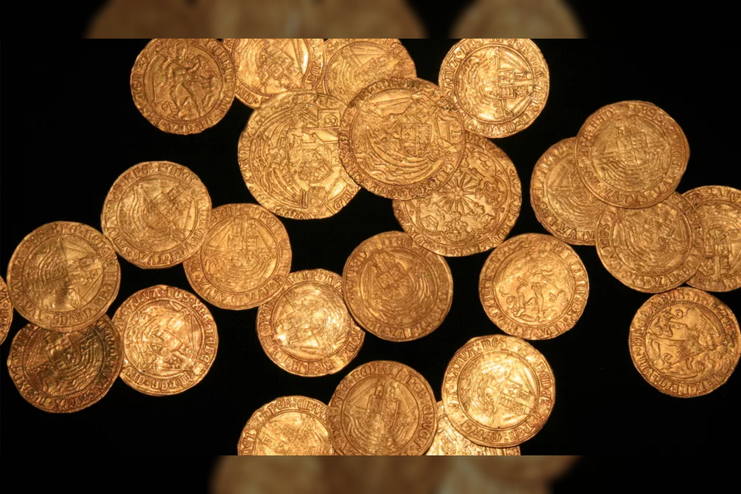  Lobį sudaro 63 auksinės ir viena sidabrinė monetos. Tai pinigai, nukaldinti per beveik 100 metų laikotarpį: nuo XV a. pabaigos iki XVI a.<br> Britų muziejaus / PAS nuotr.