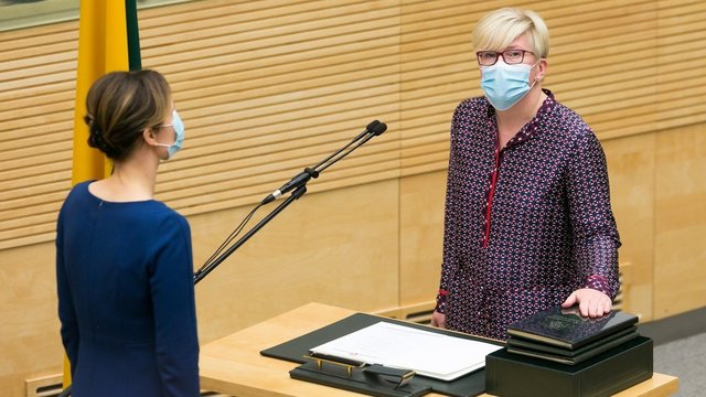 Seime prisiekė premjerė Ingrida Šimonytė ir jos išrinktieji ministrai