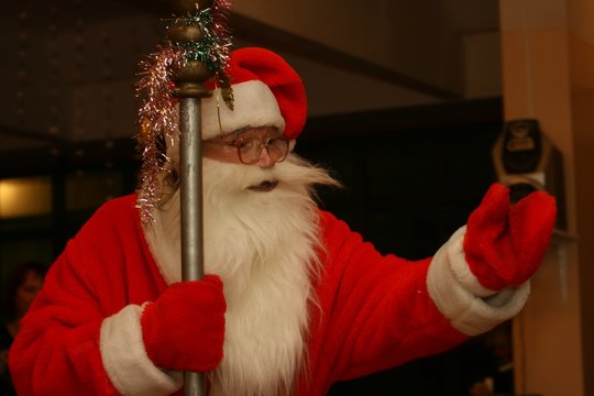 Kalėdų Senelis vaikus sveikins virtualiai arba mojuos per langą.