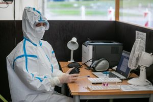 Jokio atokvėpio: Lietuvoje nustatyti 3303 nauji COVID-19 atvejai, mirė dar 27 žmonės