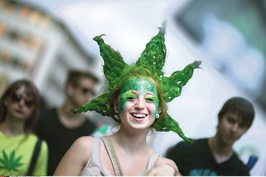 Atstovų Rūmuose istorinio balsavimo metu buvo patvirtintas kanapių laikymą ir vartojimą dekriminalizuojantis įstatymas, bet vargu ar jam pritars Senatas.