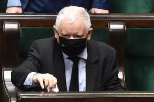 Lenkija suka Vengrijos keliu: ribojimai sulaukė ir amerikiečių kritikos