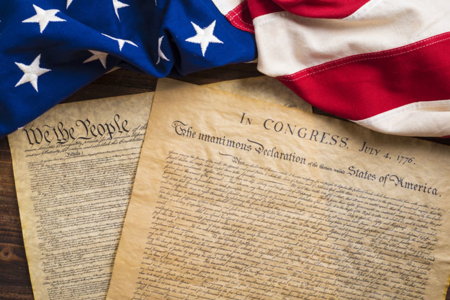 1791 m. įsigaliojo 1789 m. priimtas Teisių bilis – pirmosios dešimt JAV konstitucijos pataisų, įtvirtinusių svarbiausias amerikiečių pilietines teises. Be sąžinės, žodžio, spaudos laisvių, numatyta teisė nešioti ginklą, įrašyta nuostata, kad teismo procesas privalo būti viešas ir greitas.<br>123rf