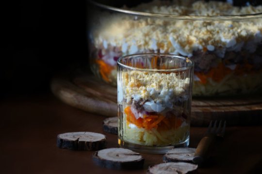 Salotos su konservuotu tunu.