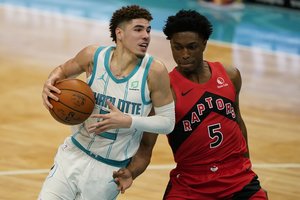 LaMelo Ballas pelnė pirmuosius taškus NBA ir buvo tarp rezultatyviausių komandoje