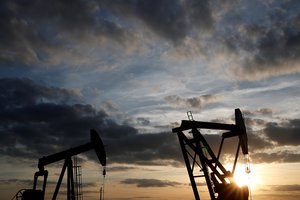 Dėl aviacijos sektoriaus sunkumų agentūra pablogino naftos paklausos prognozes