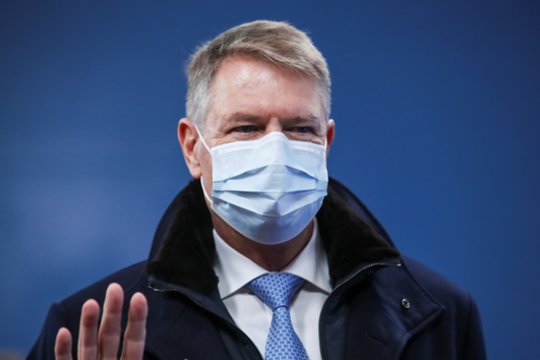  Derybas vedančioms Rumunijos politinėms partijoms dar nepavyko susitarti dėl naujojo ministro pirmininko kandidatūros, praėjus savaitei po parlamento rinkimų, pirmadienį pareiškė prezidentas Klausas Iohannisas.  