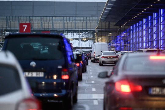 Įvertinus susidariusią situaciją, policijos generalinis komisaras Renatas Požėla teritorinių policijos įstaigų vadovams pavedė dar šiandien atlikti kontrolinius prekybos centrų patikrinimus.