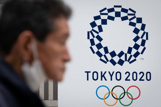 Tokijo gubernatorė mano, kad reikia rengti olimpiadą kitais metais.
