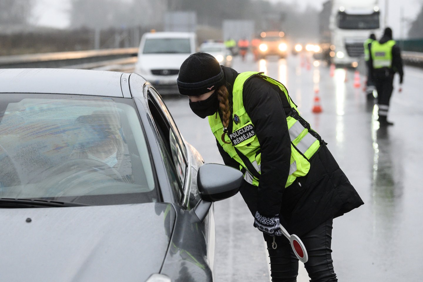 Vilniaus miesto savivaldybė savaitgalio nelaukė – mieste jau trečiadienio rytą buvo įrengti pirmieji laikinieji kontrolės punktai.<br>V.Skaraičio nuotr.