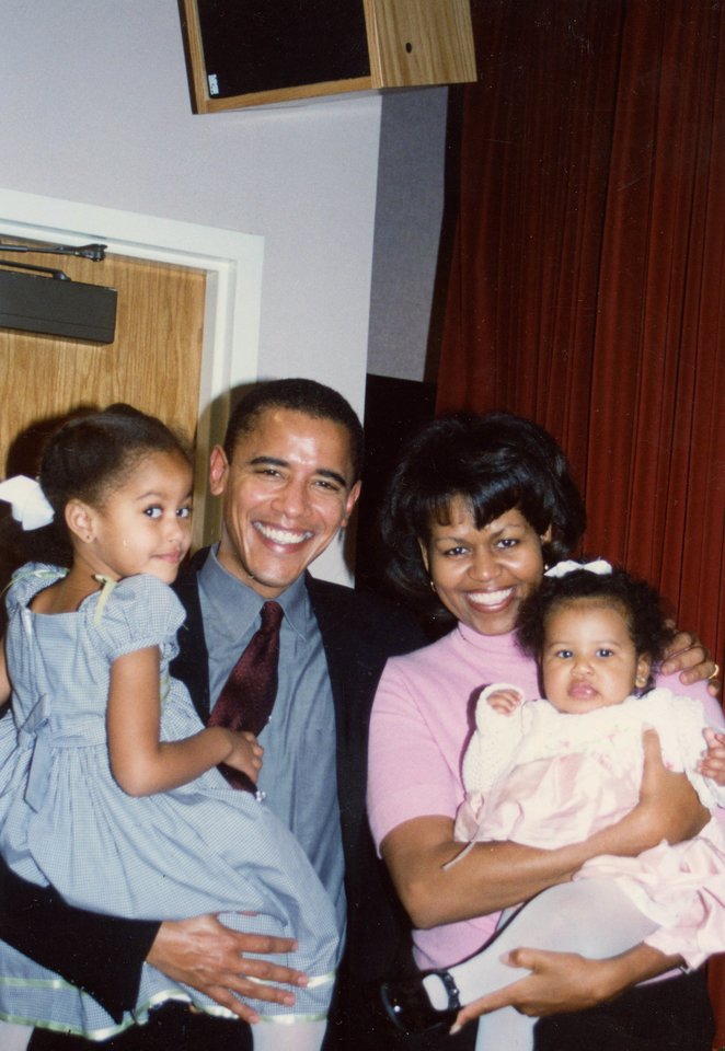  B.Obama su šeima.<br> Obama-Robinson archyvų nuotr.