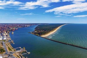 Tarnybas uoste ant kojų gali sukelti ir į vandenį įmesta tepaluota pirštinė: žmonės nepagalvoja, ką daro