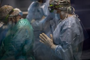 Europa – pirmas regionas pasaulyje, kur mirčių nuo COVID-19 skaičius perkopė 500 tūkst.