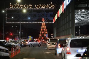 Prekybos centrai informuoja, kas ir kaip dirbs per šventes ir karantino metu