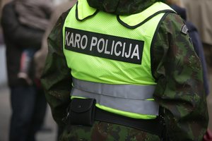 KAM įspėja apie melagingą naujieną, kad kariai bus pasitelkti prievartiniam skiepijimui