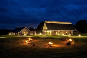 Namas, kurio interjeras paskelbtas geriausiu Lietuvoje – skandalais pagarsėjusio atlikėjo kaimynystėje