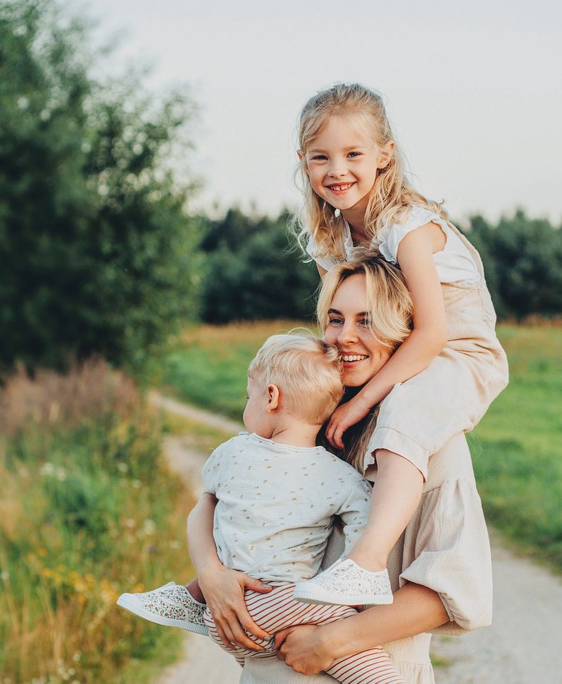 „Mane nuo pat vaikystės vedė smalsumas. Patirti, sužinoti, paliesti, išragauti, išbandyti, iki galo išsiaiškinti. Imuosi dalykų, kurių niekada nesu bandžiusi, susiduriu su sunkumais, bet man įdomu juos išspręsti“, – teigia G.Liesienė.<br> Asmeninio albumo nuotr.