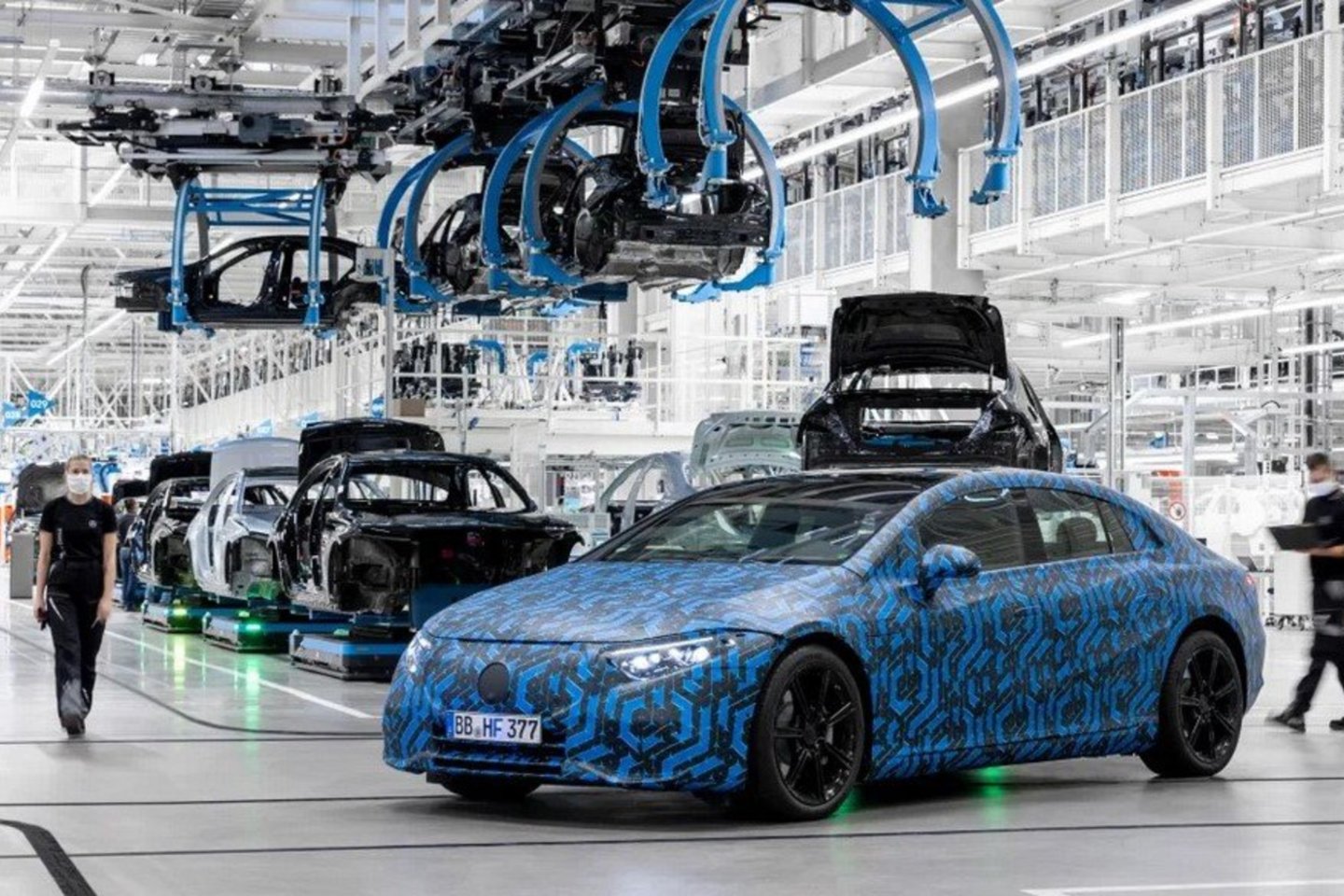 „Mercedes-Benz“ visiems primena rimtai žiūrintys į elektromobilius ir pristato keletą naujų elektrinių automobilių prototipų.<br>Gamintojo nuotr.
