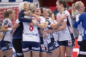 Prancūzijos ir Norvegijos rankininkės į Europos čempionato finalą ėjo skirtingais keliais, o rusai jau išvarė trenerį