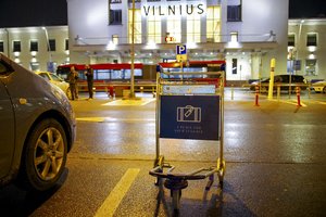 Nuo pirmadienio iki Naujųjų stabdomi skrydžiai į Lietuvą iš Jungtinės Karalystės