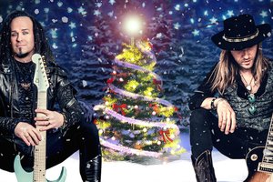 Roko gitaristų Roberto Semeniuko ir Mr. Jumbo dovana – kalėdinis vaizdo klipas