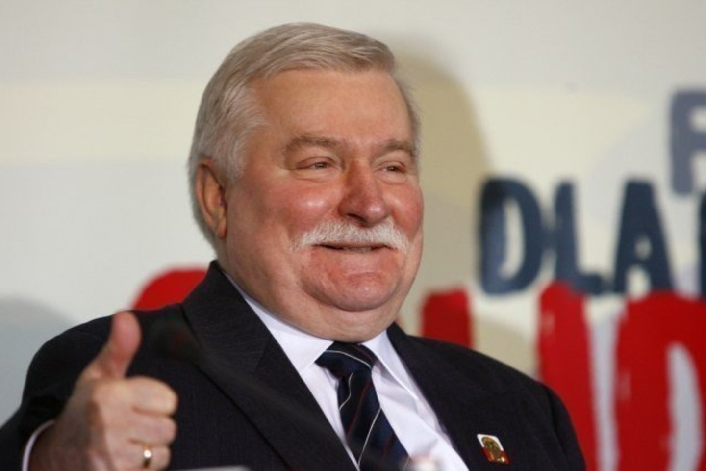 1990 m. Lenkijos prezidentu prisaikdintas „Solidarumo“ lyderis Lechas Wałęsa.<br>Reuters nuotr.