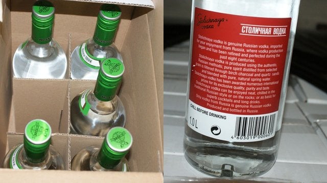 Muitinė praneša: Vilniuje aptiktas nelegalaus alkoholio sandėlis su pora tūkstančių butelių degtinės