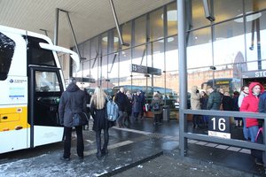Įspėjo dėl kelionių autobusais ir traukiniais: kai kuriuos keleivius išlaipina policija