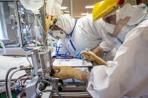 Pirminės sveikatos priežiūros įstaigos, laboratorijos, mobilieji punktai, karščiavimo klinikos ir vaistinės dirbs švenčių ir nedarbo dienomis