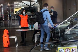 Jungtinėje Karalystėje įstrigę emigrantai gali būti pargabenti Vyriausybės užsakytais lėktuvais