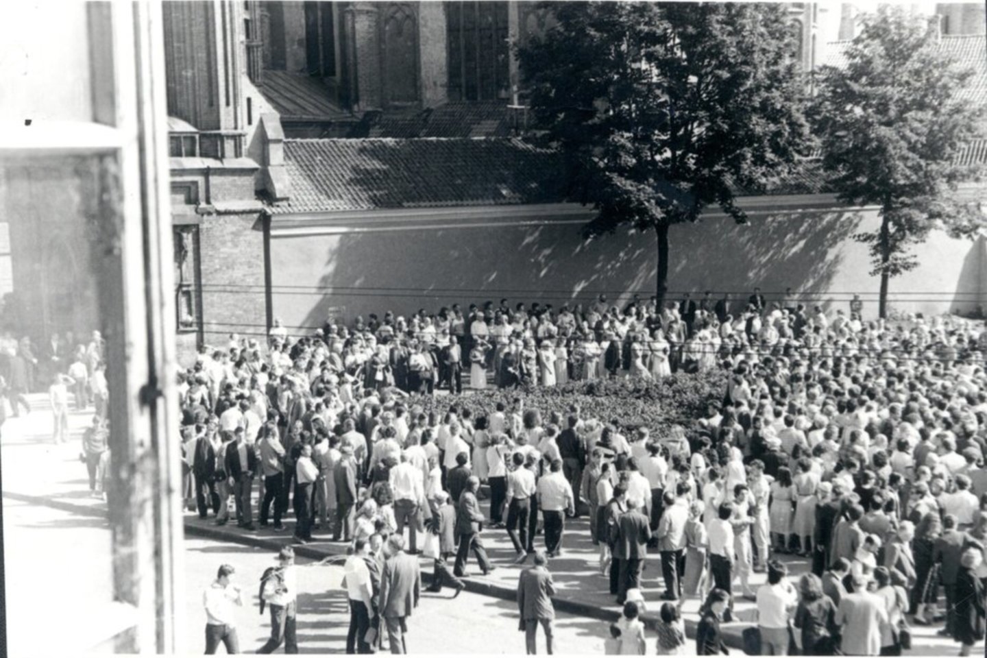 Lietuvos laisvės lygos mitingo, skirto Ribbentropo-Molotovo paktui ir jo padariniams pasmerkti, dalyviai, 1987 m. rugpjūčio 23 d.<br> LYA nuotr.