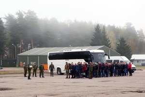 Dalis šauktinių šventėms išleidžiami atostogų