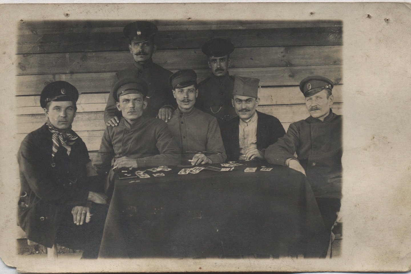 Rusijos imperijos kariuomenės karys Juozas Točilauskas, Juozo, g. 1890 m. (pirmas iš kairės) vokiečių nelaisvėje Pirmojo pasaulinio karo metu, 1916-1918 m.<br> LYA nuotr.