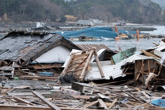 2004 m. Indonezijoje į vakarus nuo Sumatros salos kilęs 9 balų pagal Richterio skalę žemės drebėjimas sukėlė vieną galingiausių cunamių, kuris nuniokojo Indonezijos, Indijos ir net Afrikos pakrantes. Žuvo apie 230 tūkst. žmonių.<br>123rf