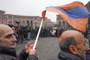 Jerevane premjero atsistatydinimo reikalaujantys protestuotojai stato palapines