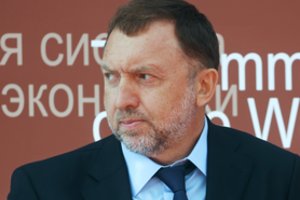 Įtaria, kad oligarchas O. Deripaska spjovė į JAV sankcijas – ir toliau daro poveikį milžinei „Rusal“