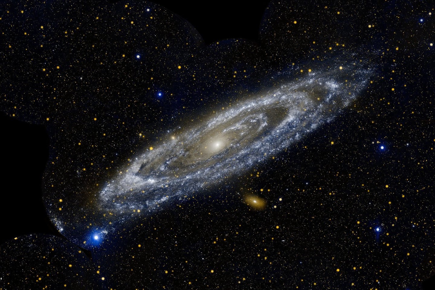 Andromedos galaktika yra 40 proc. didesnė už mūsų Paukščių tako galaktiką.<br> NASA nuotr.