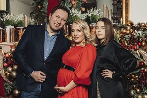 Besilaukianti Elena Puidokaitė-Bruzgulienė šeimos metraštį kuria per Kalėdas