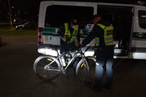 Teismas konstatavo: dviratininkas privalo duoti kelią pėstiesiems