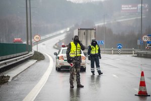 Valdžios prašymas buvo išgirstas? Lietuvos miestai ir keliai pavirto vaiduokliais