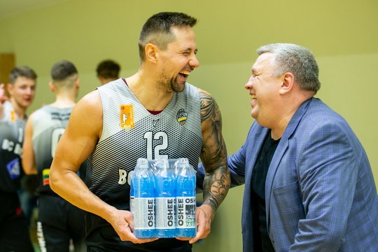 RKL podkaste apie Biržų nealkoholinį juokavęs D. Griškėnas: „Tai viena iš mūsų atsistatomųjų priemonių“